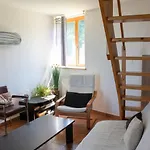 Dans Un Hameau De Charme *