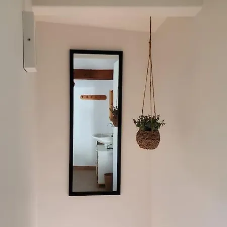 Dans Un Hameau De Charme *