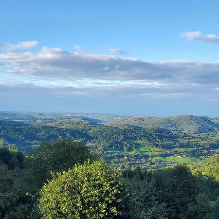 Dans Un Hameau De Charme *