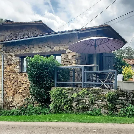 Dans Un Hameau De Charme *